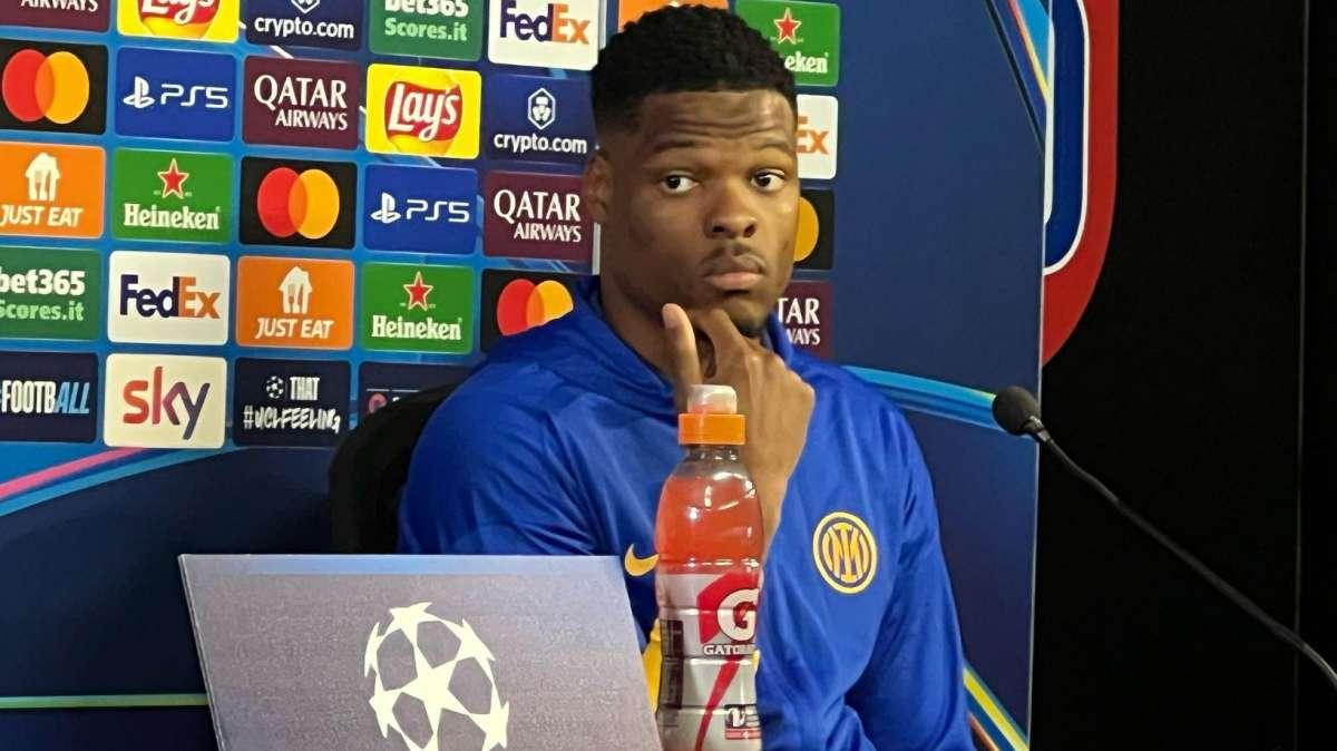 Dumfries in conferenza: "L'Inter è un top club, vogliamo i quarti. Io tra i migliori d'Europa? Penso a crescere ogni giorno"