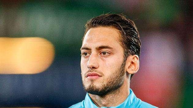 TS - Calhanoglu offerto a diversi club nel weekend. Probabile un nuovo numero di maglia