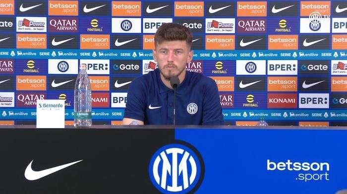Sucic in conferenza: "Felice dell'esordio, ma non voglio parlare di me stesso. Conta la squadra, dobbiamo continuare così"