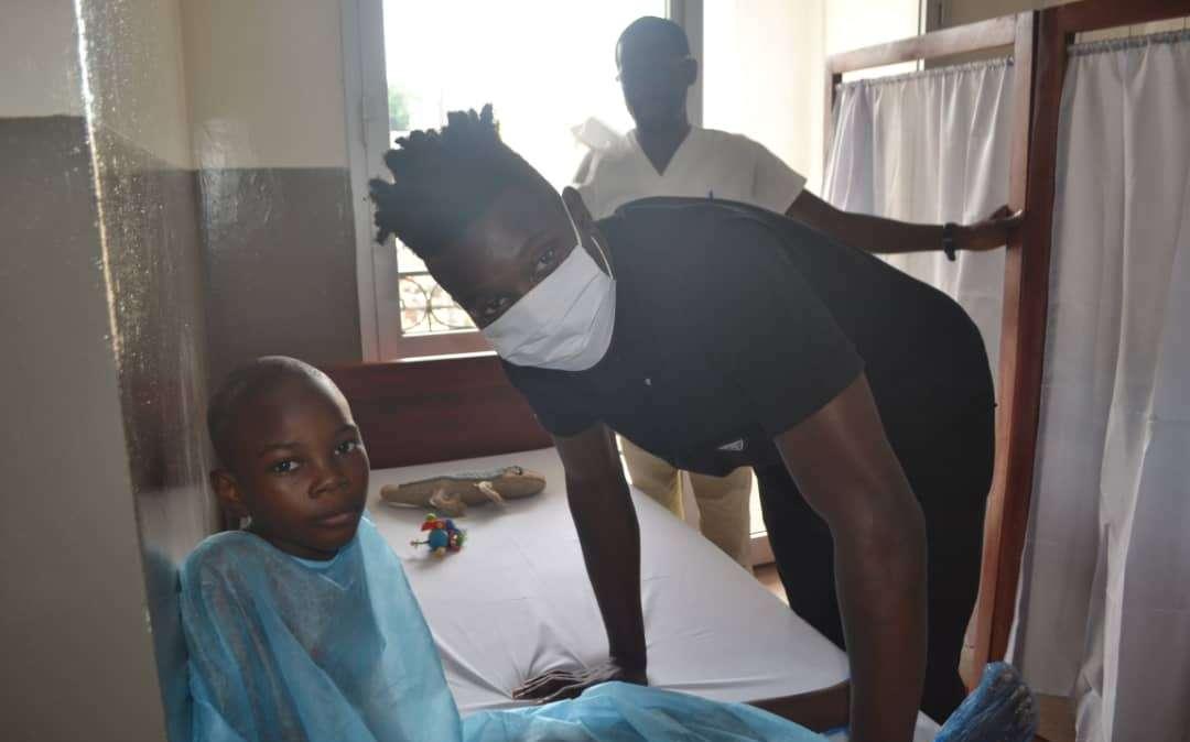 Onana continua a fare del bene: la sua Fondazione ha salvato la vita a 500 bambini di Yaoundé