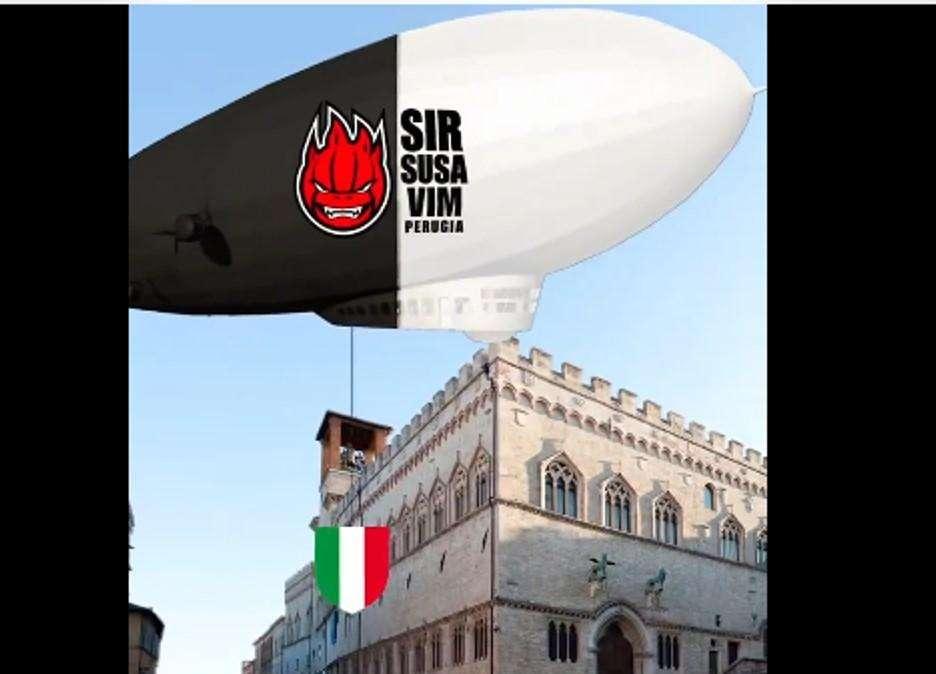 Perugia campione d'Italia di pallavolo prova a emulare il dirigibile dell'Inter: "Ma il budget..."