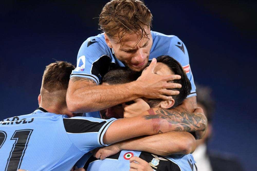 Serie A, la Lazio batte la Fiorentina in rimonta: -4 dalla Juventus e +7 momentaneo sull'Inter