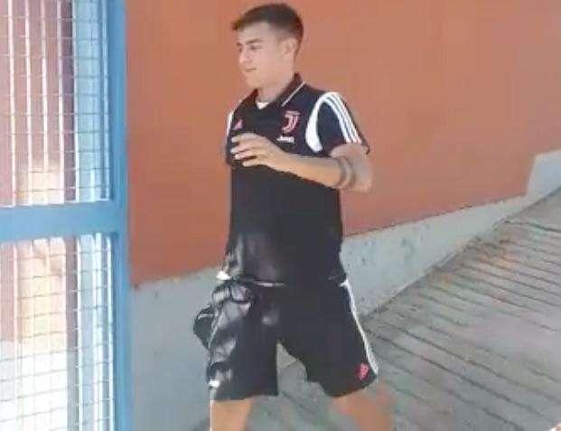Dybala, messaggio dei tifosi juventini a Villar Perosa: "Resta con noi"