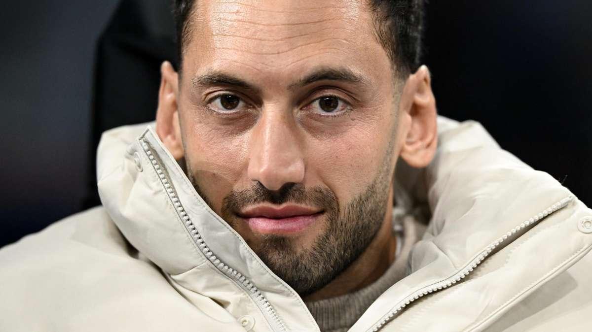 Esami per Hakan Calhanoglu: questo l'esito. Il turco out con l'Atalanta, l'obiettivo è di riaverlo a Firenze