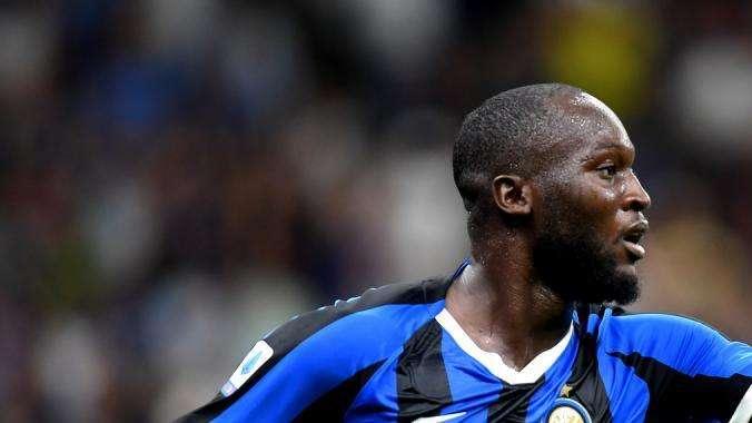 FOTO - Lukaku, striscione dei tifosi Cagliari: "Il popolo sardo non è razzista"