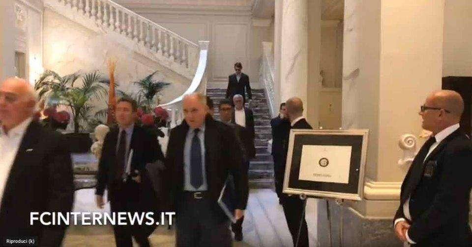 VIDEO - Gli azionisti dell'Inter lasciano Palazzo Parigi