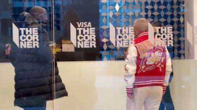 VIDEO FcIN - L'entourage di Agoumé entra nella sede dell'Inter