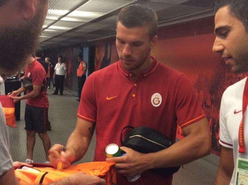 Podolski, buona la prima turca: gol salva-Galatasaray