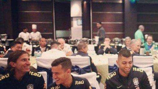 Festa a sorpresa per Gabigol nel ritiro della Seleçao. Possibile titolare con l'Ecuador. E lui promette due vittorie