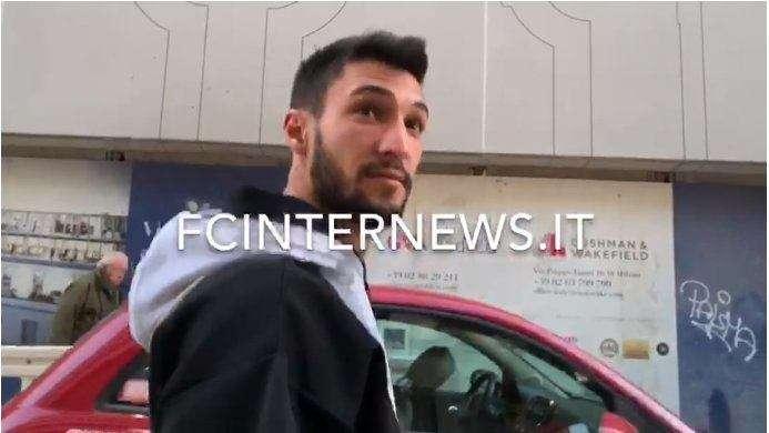 VIDEO - Roma o Napoli? No comment di Politano sotto gli uffici dell'agente Davide Lippi