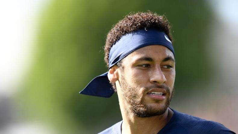 Sky - Clamoroso: accordo Barça-Psg per il ritorno di Neymar in Catalogna. Rakitic a Parigi