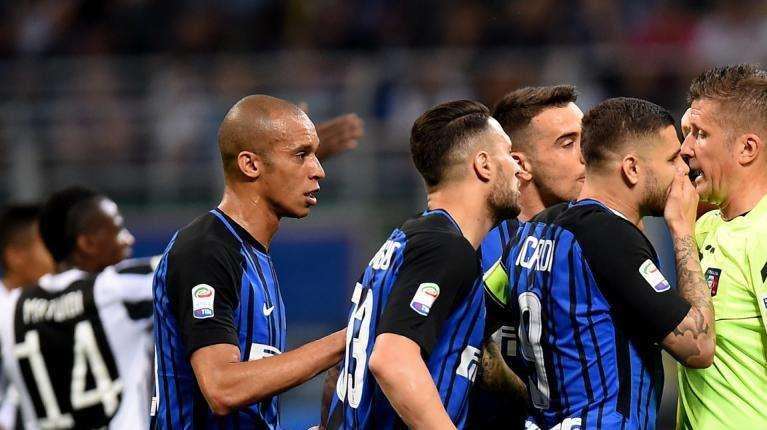 Inter-Juventus - Icardi eroico. Orsato, Spalletti e Santon aiutano la Juve