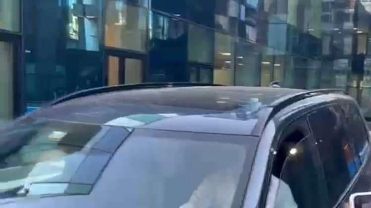 VIDEO - Inzaghi lascia la sede dell'Inter: sorrisi e nessuna risposta alle domande su Lukaku 