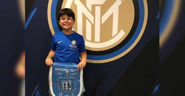 Racing in missione in Europa: anche l'Inter riceve un gagliardetto 