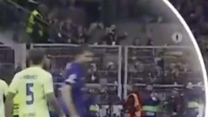 VIDEO - Figuraccia di Iñigo Martinez: nega lo sputo ad Acerbi, ma le immagini lo inchiodano 