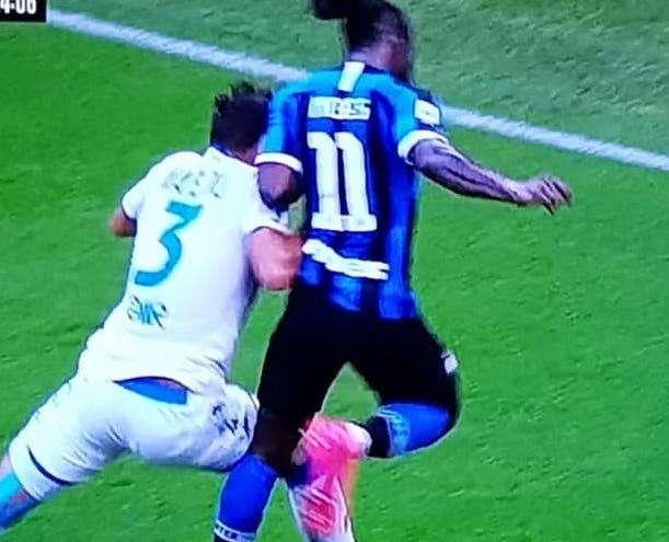 Inter-Brescia - Mateju-Moses: Manganiello assegna solo un rigore su due