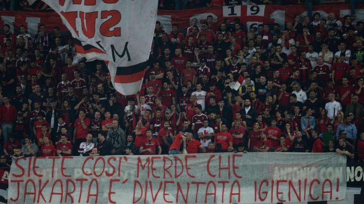 La Curva Sud del Milan provoca, Giacarta risponde: "Il nostro presidente non è un pervertito come il vostro"