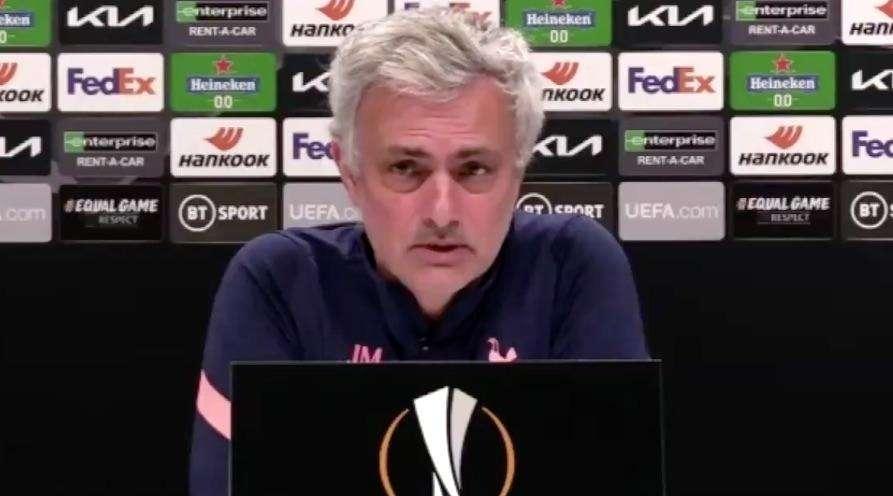 Mourinho respinge le critiche: "Non sono depresso, quale allenatore non ha avuto momenti bui?"