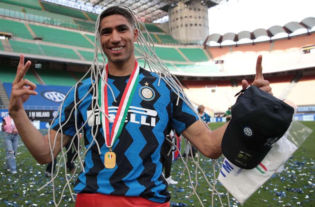 Fifa 22, gli ex Hakimi e Cancelo nel Team Of The Year. Premiati due azzurri