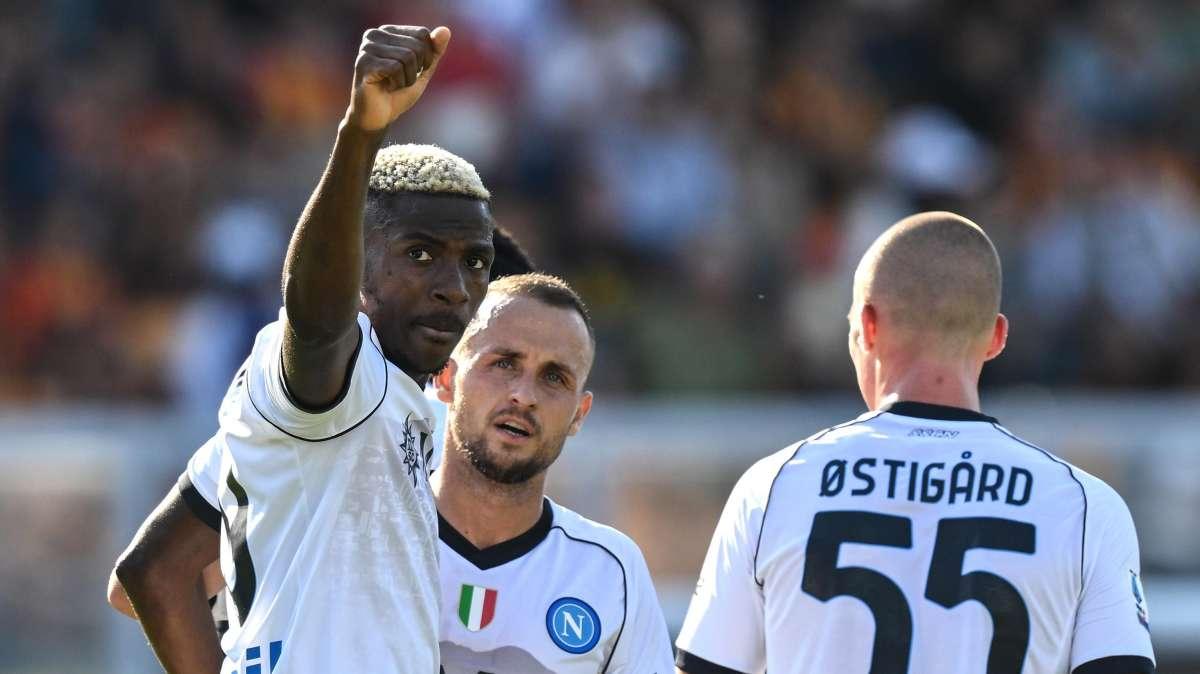 Il Napoli allontana le nubi e riprende la corsa: poker al Via del Mare di Lecce