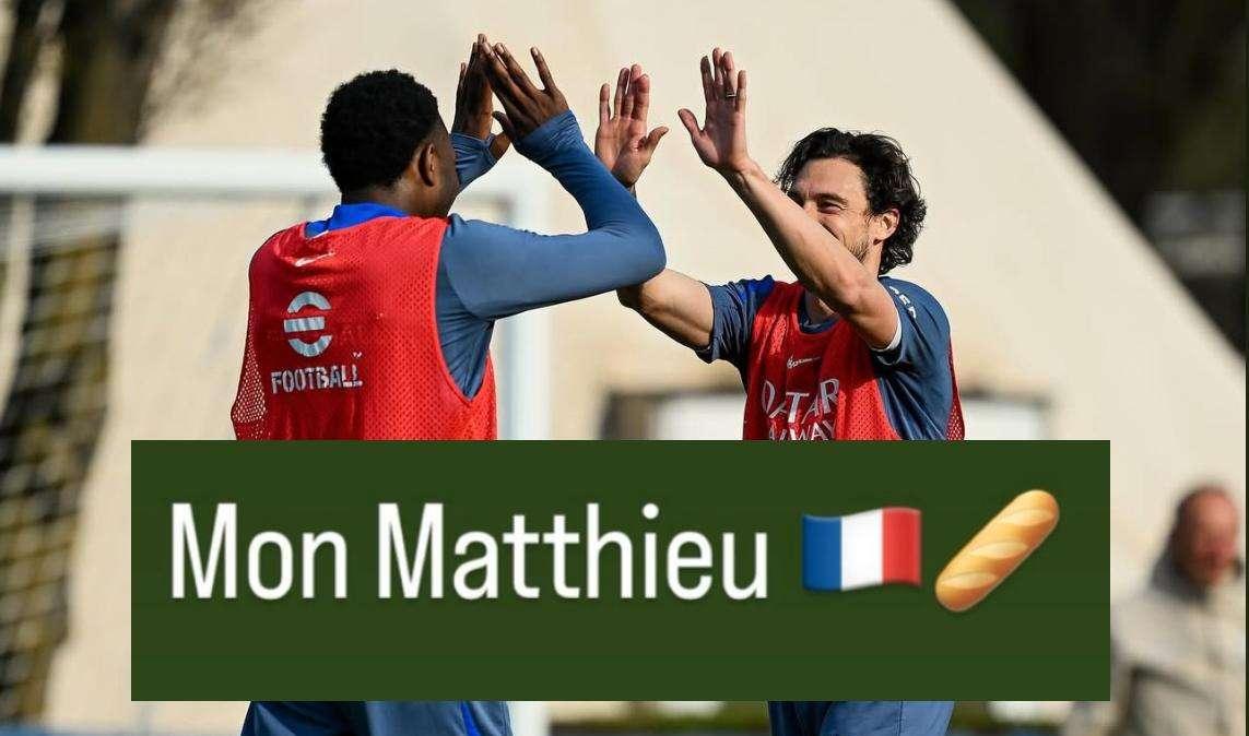 Darmian torna a lavorare con i compagni. Thuram esulta coccolandolo: "Mon Matthieu"