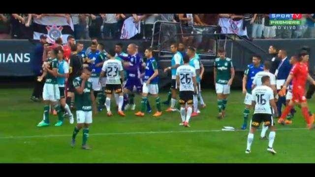 VIDEO - Felipe Melo non cambia mai: rissa e rosso diretto contro il Corinthians