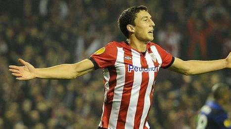 Oscar De Marcos, jolly dell'Athletic di Bielsa, esulta dopo la rete inflitta allo United in Eruopa League