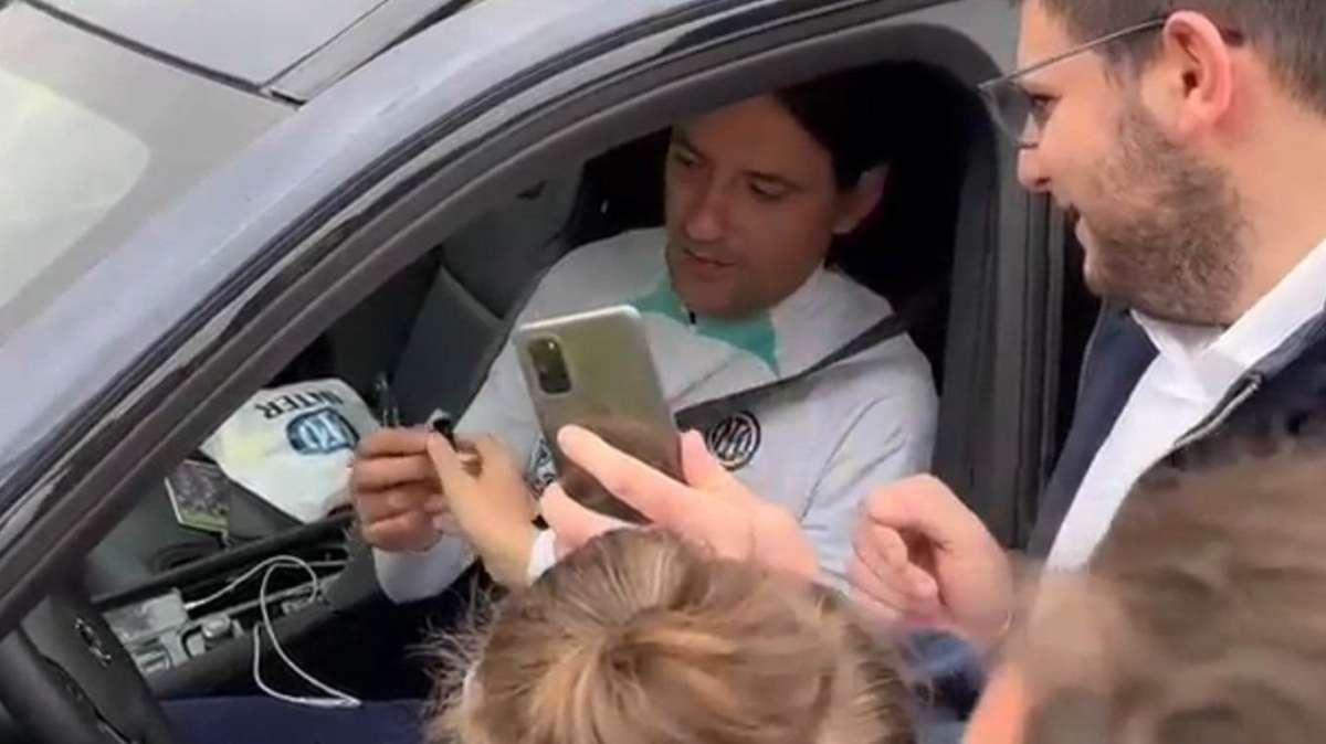 Foto, autografi e... sogno Champions: Inzaghi accolto dal calore dei tifosi ad Appiano