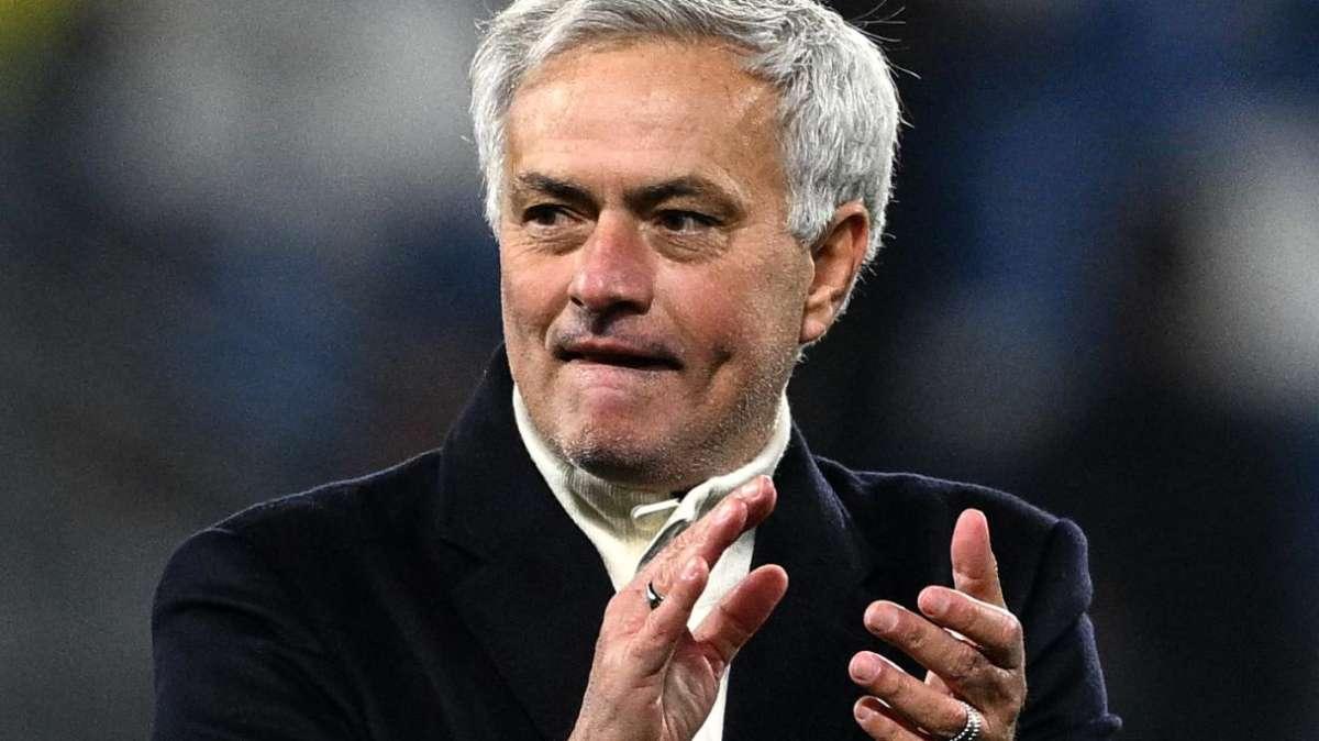 Mourinho: "Mai offeso l'arbitro, capita male la mia espressione. Rinnovo? Non me l'hanno proposto"