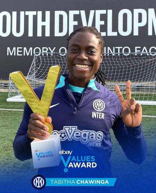 La FIGC premia Chawinga: è la vincitrice dell'eBay Values Award di febbraio