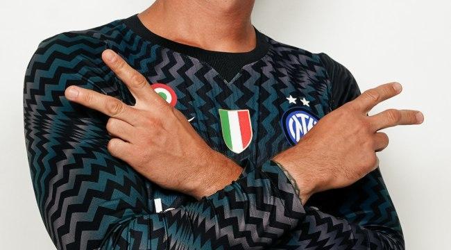 L'Inter e Provedel svelano la nuova maglia dei portieri per la stagione 2026/27