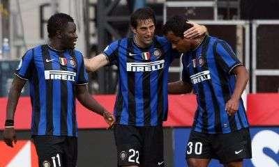 Diego Milito festeggia il 2-0, nel derby di Boston, del 27 luglio 2009
