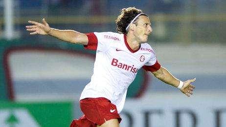 Forlan non vuole più fermarsi: "Spero di prolungare"