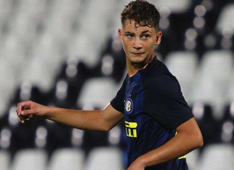 Sebastiano Esposito: "La maglia dell'Inter è un onore ma anche un onere. In nerazzurro sto benissimo"