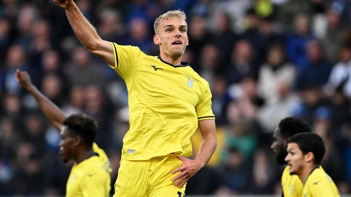 Zona Europa, che caos! La Lazio espugna Bergamo grazie a Isaksen e rimescola tutto