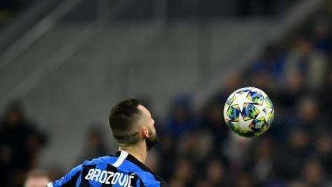 MD - Vidal, i compagni e Bartomeu premono per la permanenza. Insufficienti i 12 milioni dell'Inter