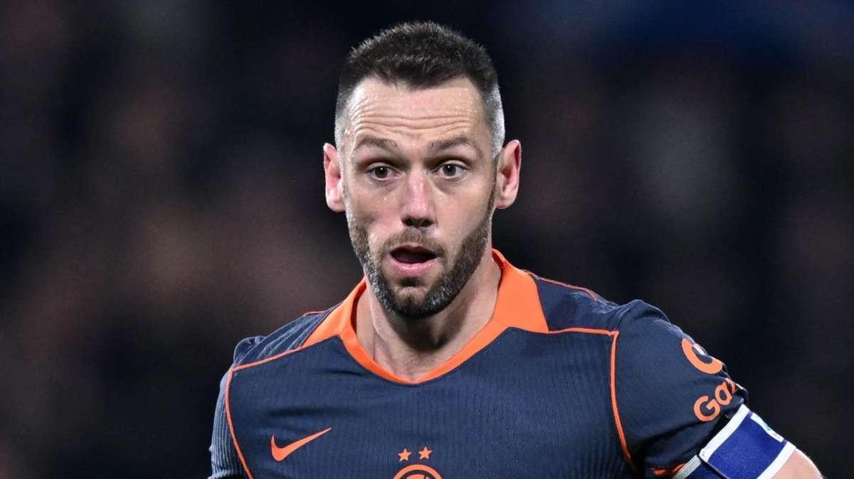 GdS - Chivu ha chiesto De Vrij: proposto il rinnovo, palla al giocatore