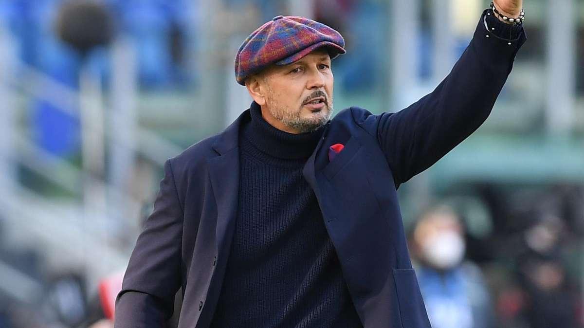 Meloni omaggia Mihajlovic alla camera ardente: "Ha combattuto con onore, al mondo lascia il suo coraggio"