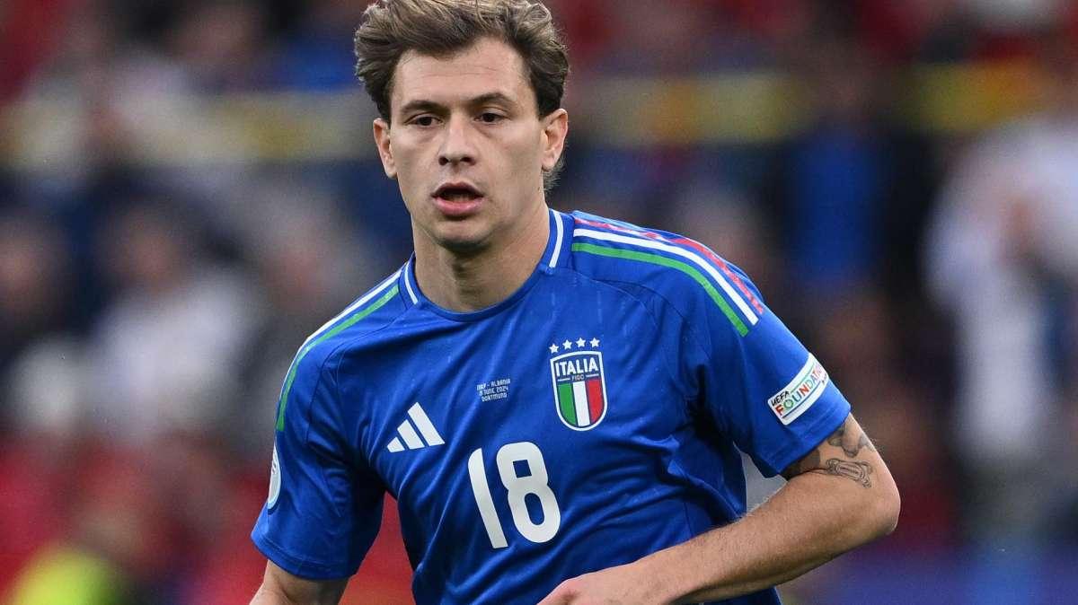Repubblica - Italia, Spalletti pensa alla difesa a tre con Darmian e Bastoni. C'è l'ipotesi Barella trequartista