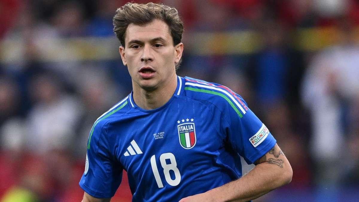 A San Siro c'è Italia-Germania e una sfida nerazzurra: Bastoni e Barella dal 1', panchina per Frattesi e Bisseck