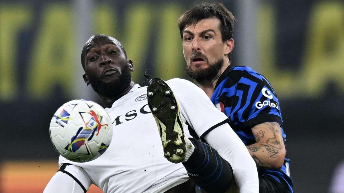 Corsera - Dagli infortuni al calendario passando per Inzaghi e Conte: Inter e Napoli, pro e contro per lo sprint scudetto 