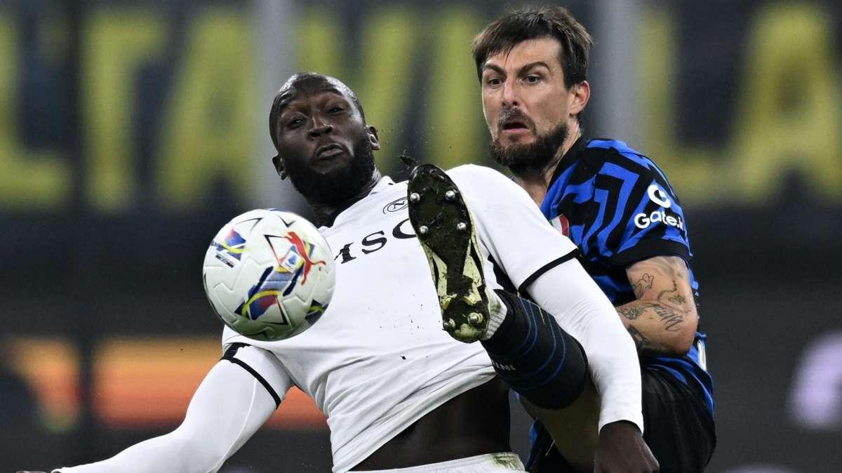 Lukaku ancora inoffensivo contro Acerbi, il difensore sui social pubblica un post muto