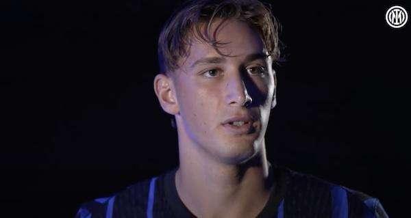 Pio Esposito: "Non smetterò mai di ringraziare Chivu. Nazionale, un sogno che voglio toccare con le mie mani"