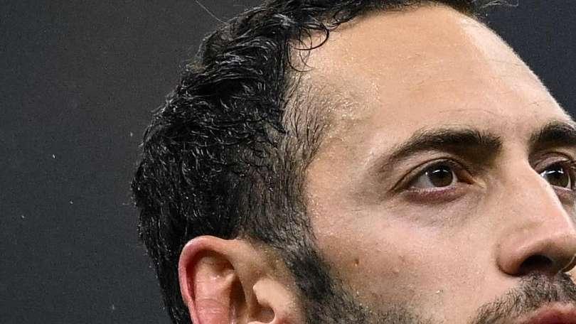 Calhanoglu condanna l'aggressione all'arbitro turco: "Sono sotto shock"