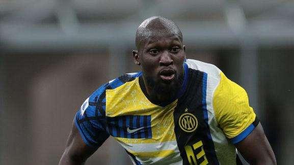 Candeline per Lukaku. L'Inter: "Com'è festeggiare da campione d'Italia?"