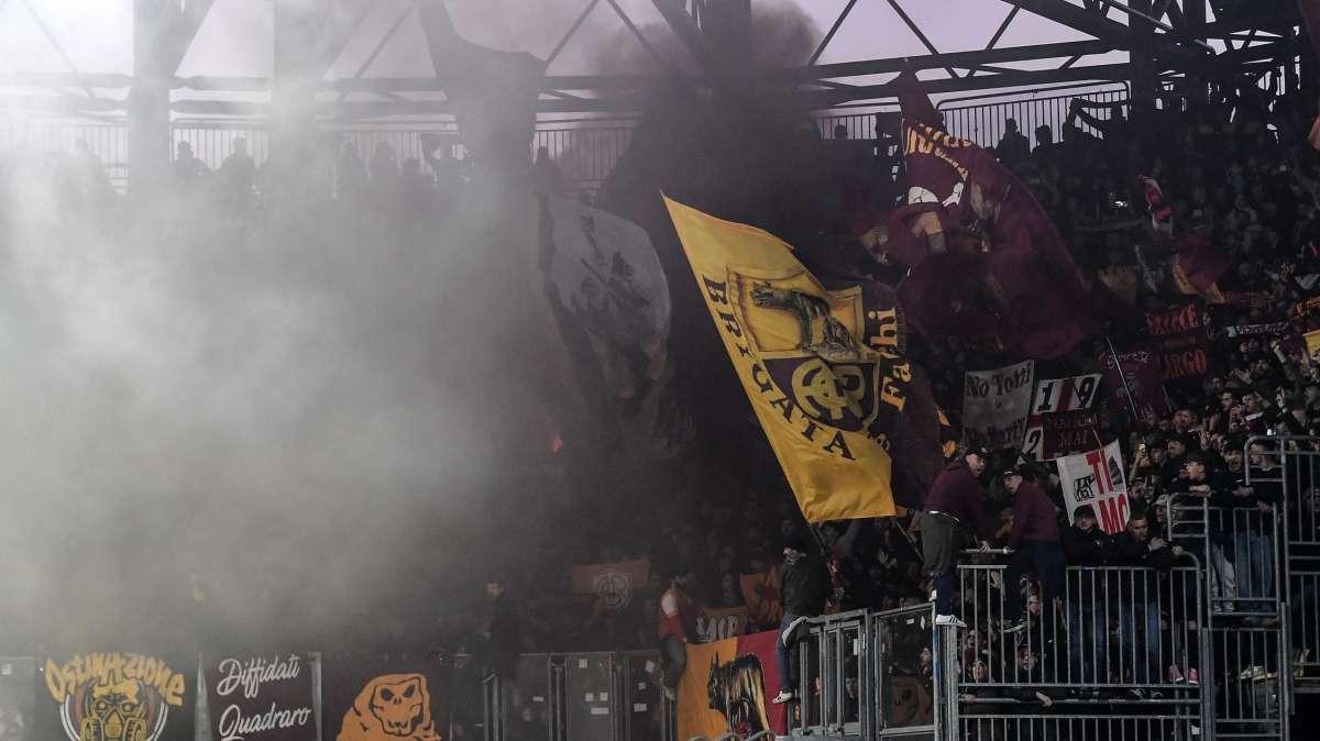 Roma-Lazio, tensione alta fin dal mattino: scontri in zona Olimpico, arrestato un tifoso giallorosso 