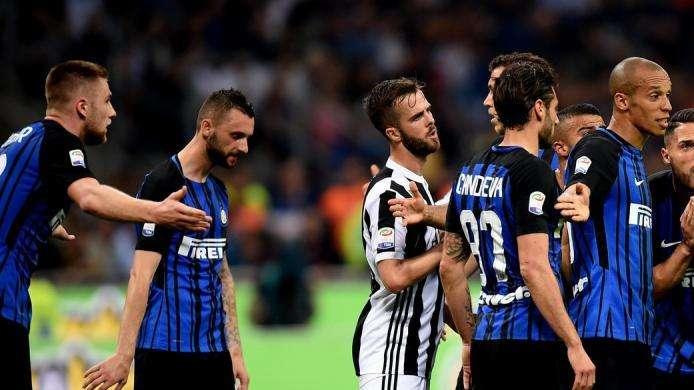 Inter-Juventus - Il Var bene sui gol, Orsato disastroso con i cartellini: il metro di giudizio è scellerato