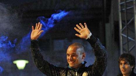 Tabloid scatenati, Sneijder-United non stanca mai