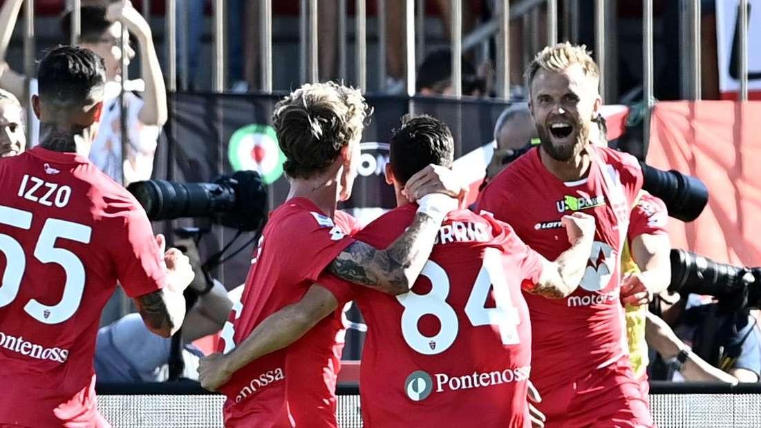Juve, è notte fonda: il Monza vince 1-0 con Gytkjaer, rosso diretto a Di Maria. Tutto facile per Lazio e Fiorentina