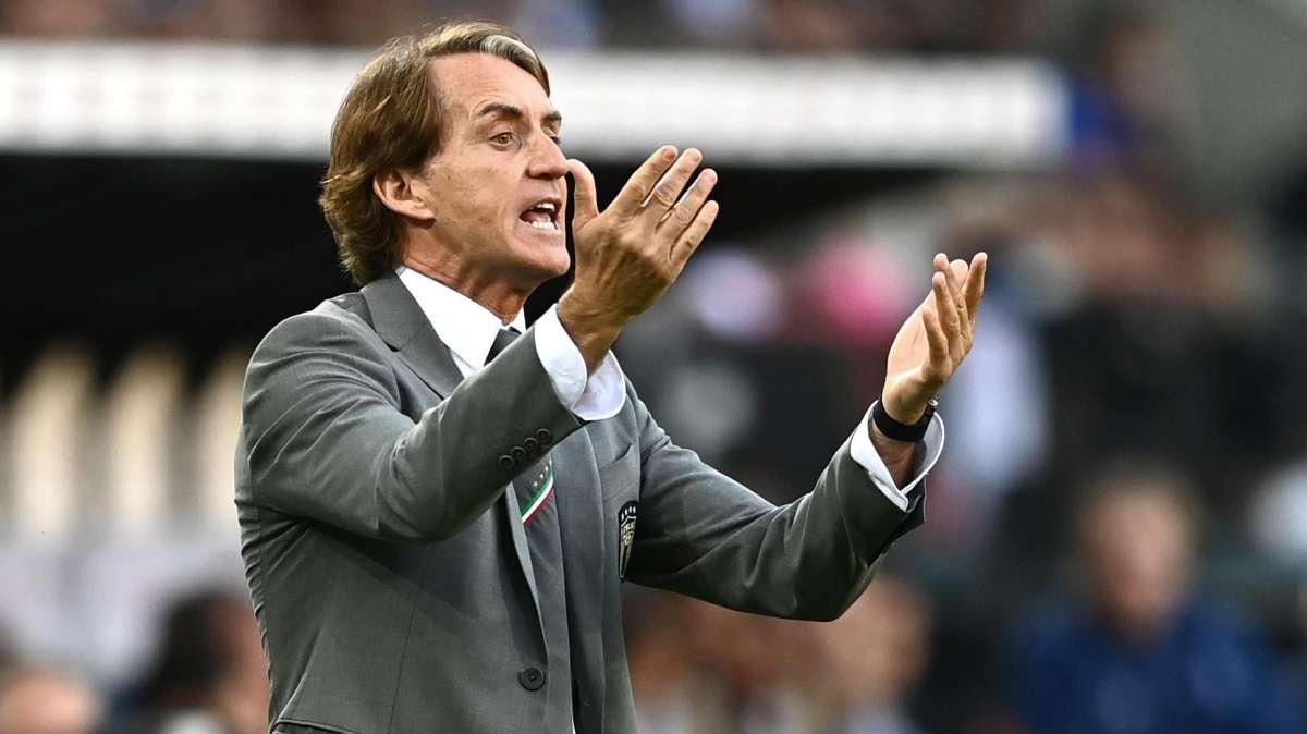 Mancini: "Saranno mesi di sofferenza. Le scelte? I giocatori devono avere voglia di stare in Nazionale"